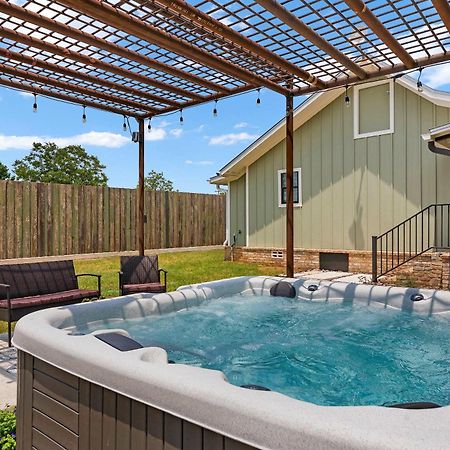 Blumenhaus Sleeps 6 Full Kitchen Plus Hot Tub フレデリックスバーグ エクステリア 写真