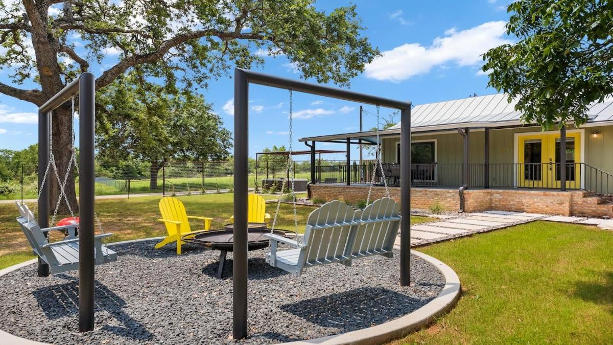 Blumenhaus Sleeps 6 Full Kitchen Plus Hot Tub フレデリックスバーグ エクステリア 写真