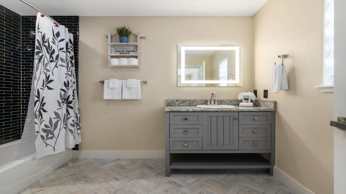 Blumenhaus Sleeps 6 Full Kitchen Plus Hot Tub フレデリックスバーグ エクステリア 写真