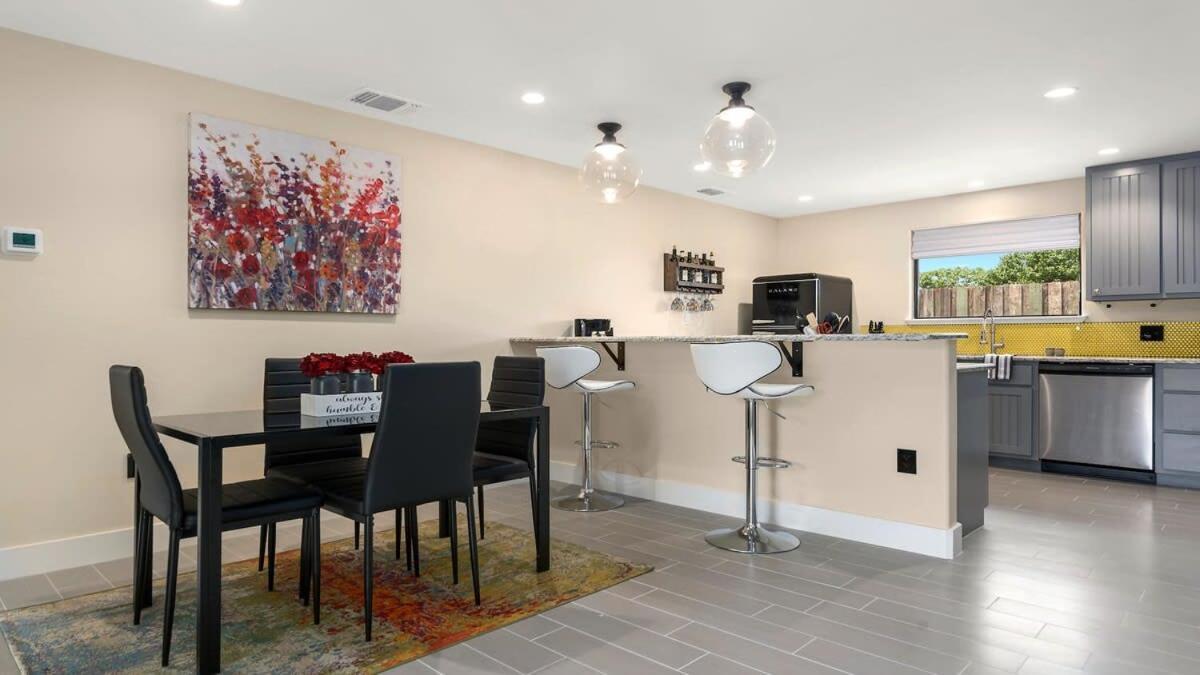 Blumenhaus Sleeps 6 Full Kitchen Plus Hot Tub フレデリックスバーグ エクステリア 写真