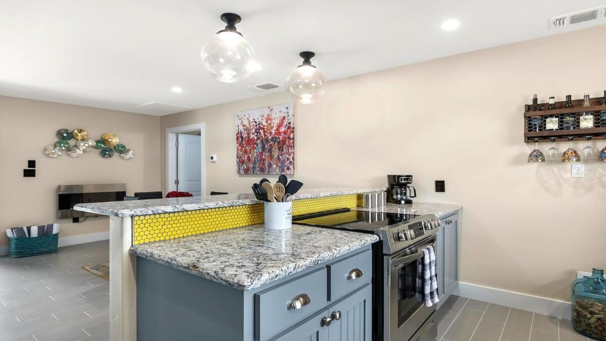 Blumenhaus Sleeps 6 Full Kitchen Plus Hot Tub フレデリックスバーグ エクステリア 写真