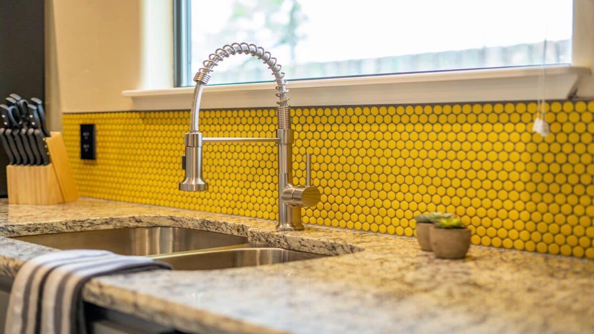 Blumenhaus Sleeps 6 Full Kitchen Plus Hot Tub フレデリックスバーグ エクステリア 写真