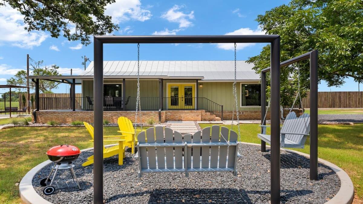 Blumenhaus Sleeps 6 Full Kitchen Plus Hot Tub フレデリックスバーグ エクステリア 写真
