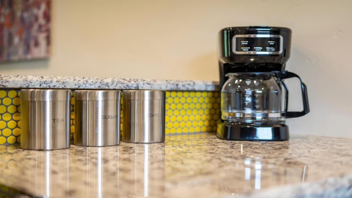 Blumenhaus Sleeps 6 Full Kitchen Plus Hot Tub フレデリックスバーグ エクステリア 写真
